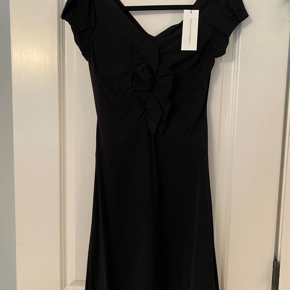 Diane von Furstenberg Brand New Samaya Ruffle Front Deep V Front V Black Size: 6